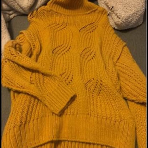 Mustard yellow turtleneck - Picture 1 of 1